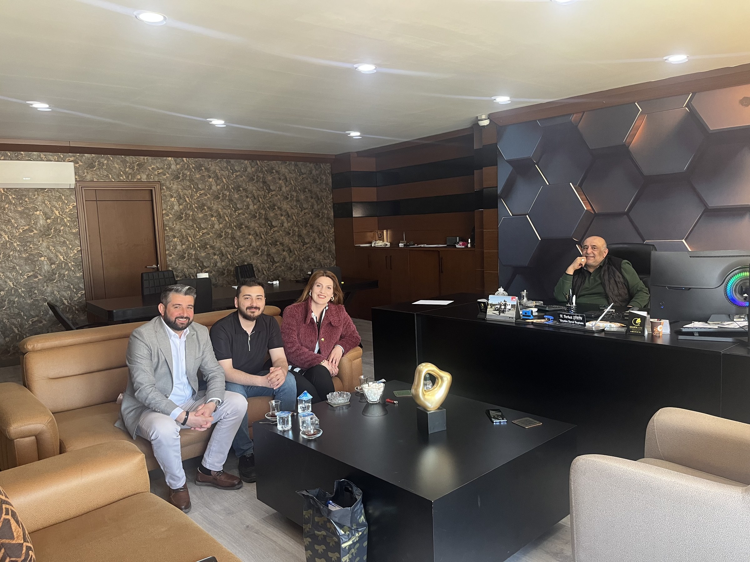 ALİ CAN & GOLDEN ZONE KUYUMCULUKLA TİCARET ANLAŞMAMIZ HAYIRLI OLSUN