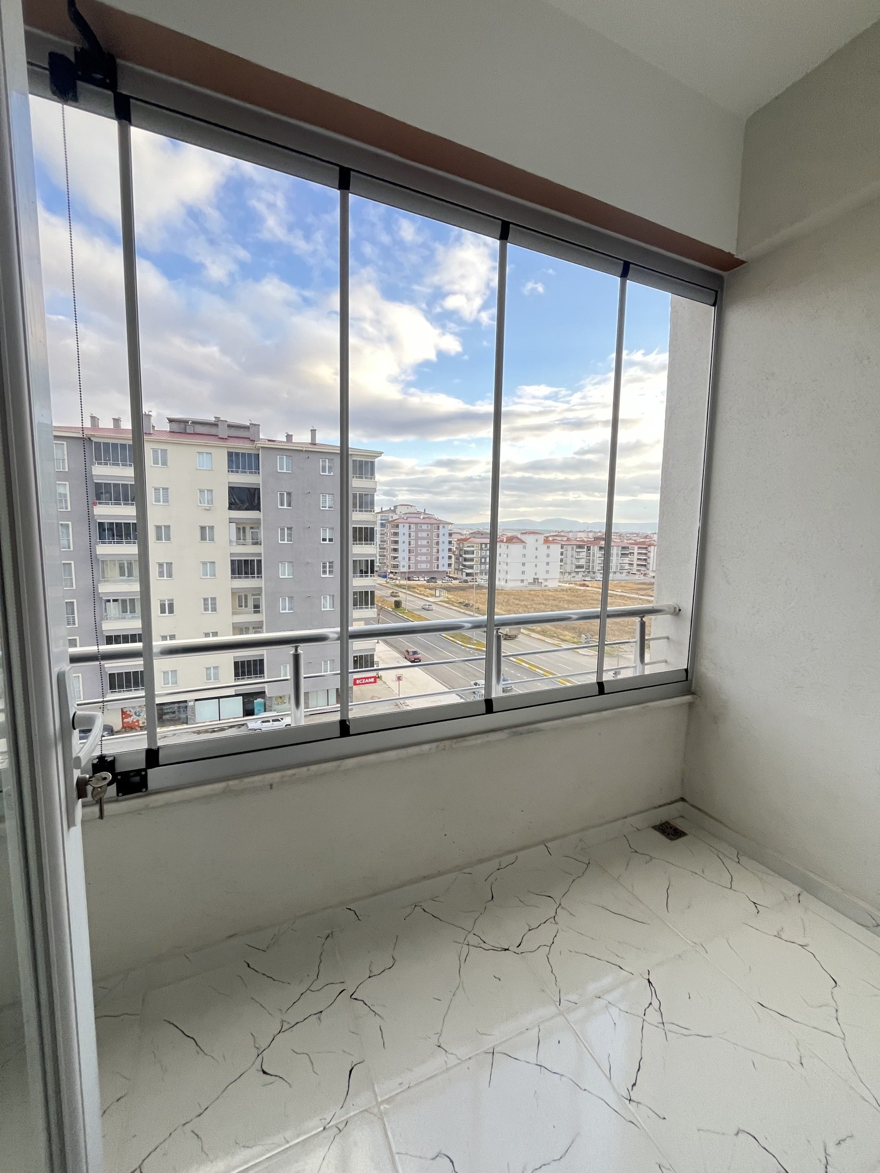 OSMANCIK CADDESİNDE KİRALIK DAİRE 8